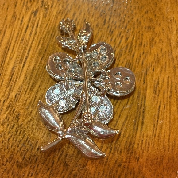 Gold and Silver plated Floral Brooch - Picture 2 of 4
